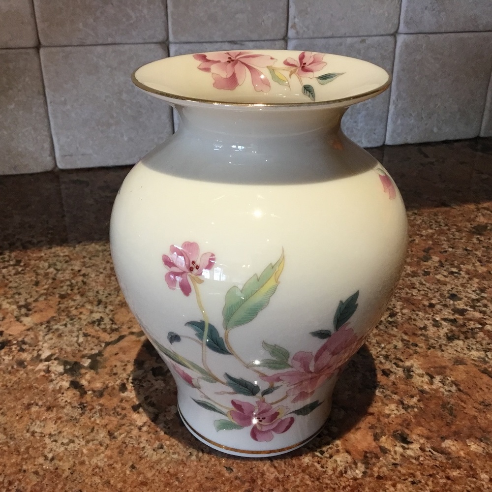 NEW LENOX FLOWERED VASE